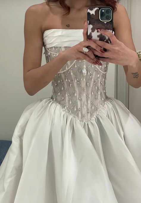 A Line Stunning Strapless Satin Wedding Dresses With Beads fg7297
