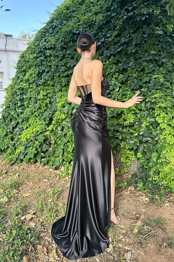 Black Sleeveless Strapless V-Neck Pleated Prom Dress