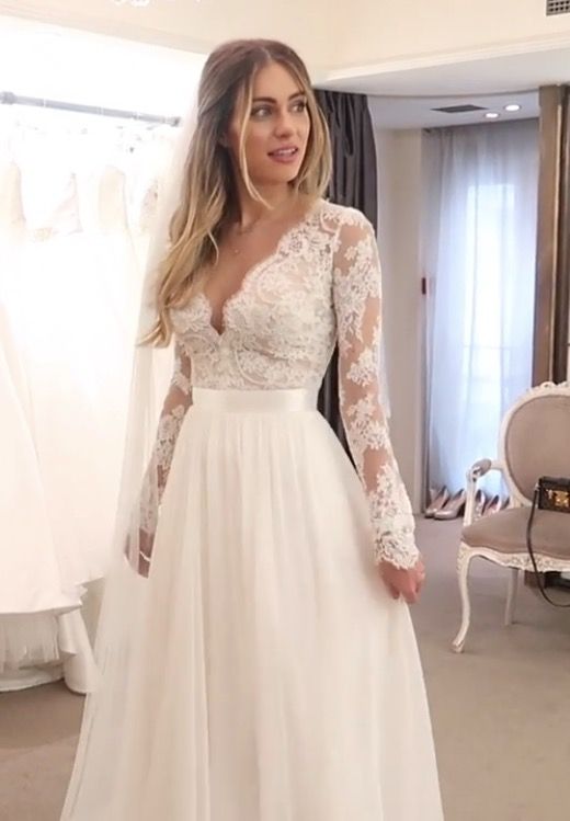 A-Line Princess Long Sleeves V-neck Applique Wedding Dresses fg6605