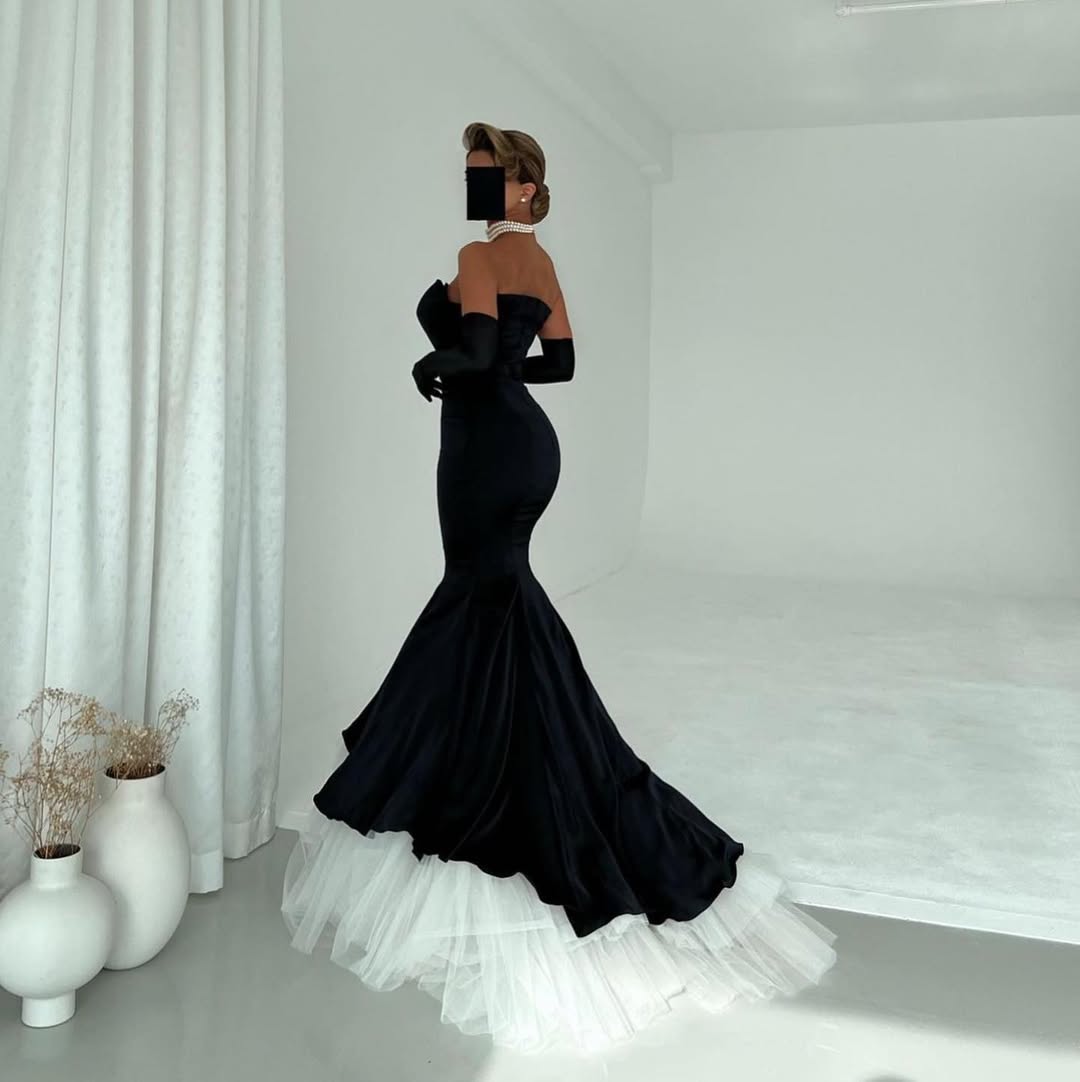 Luxurious Black Satin Sleeveless Strapless Mermaid Prom Dress with Gloves