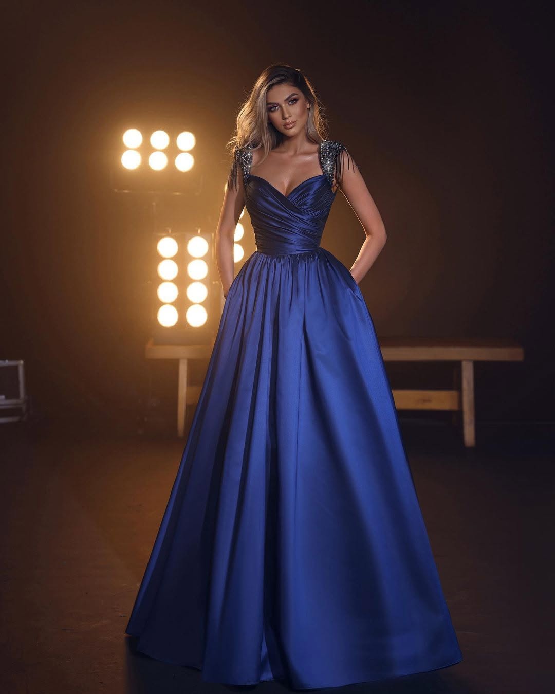 Royal Blue Sleeveless V-Neck Mermaid Beadeds Prom Dress
