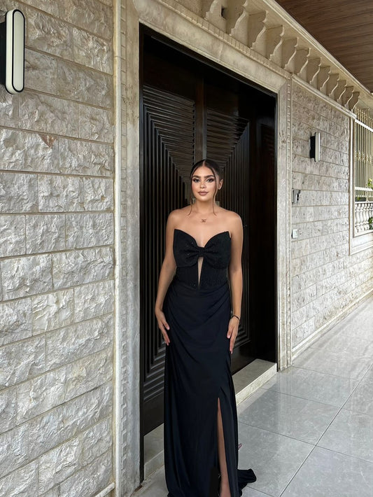 Chic Strapless Sleeveless Black V-Neck Prom Dress With Beads
