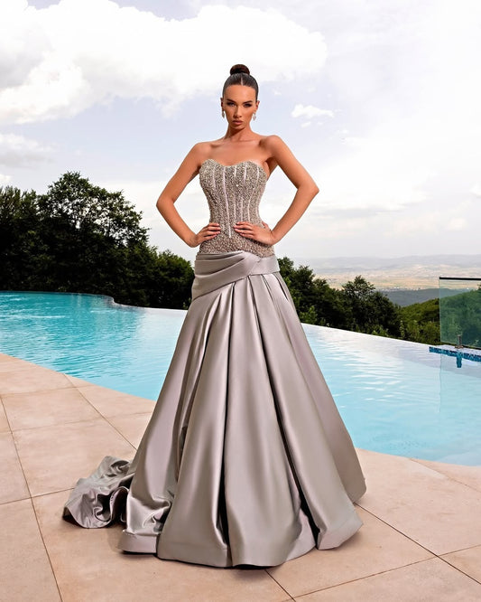 Silvery Sleeveless Strapless V-Neck Beads A-Line Prom Dress