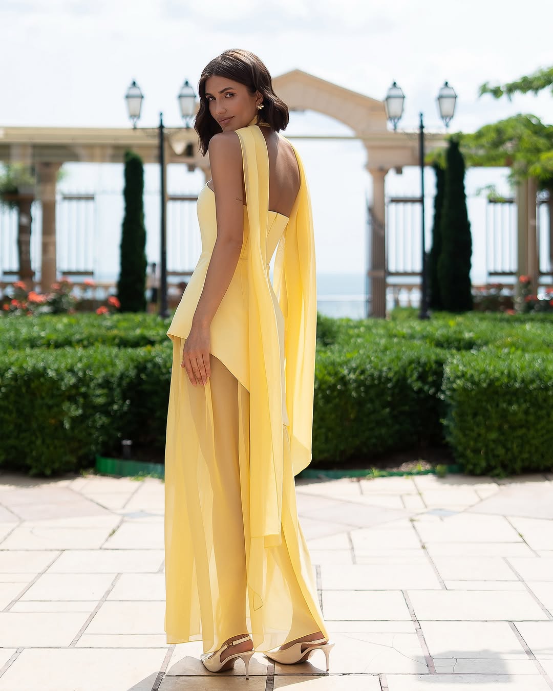 Glamorous Daffodil Strapless Split Sleeveless Prom Dress with Scarf