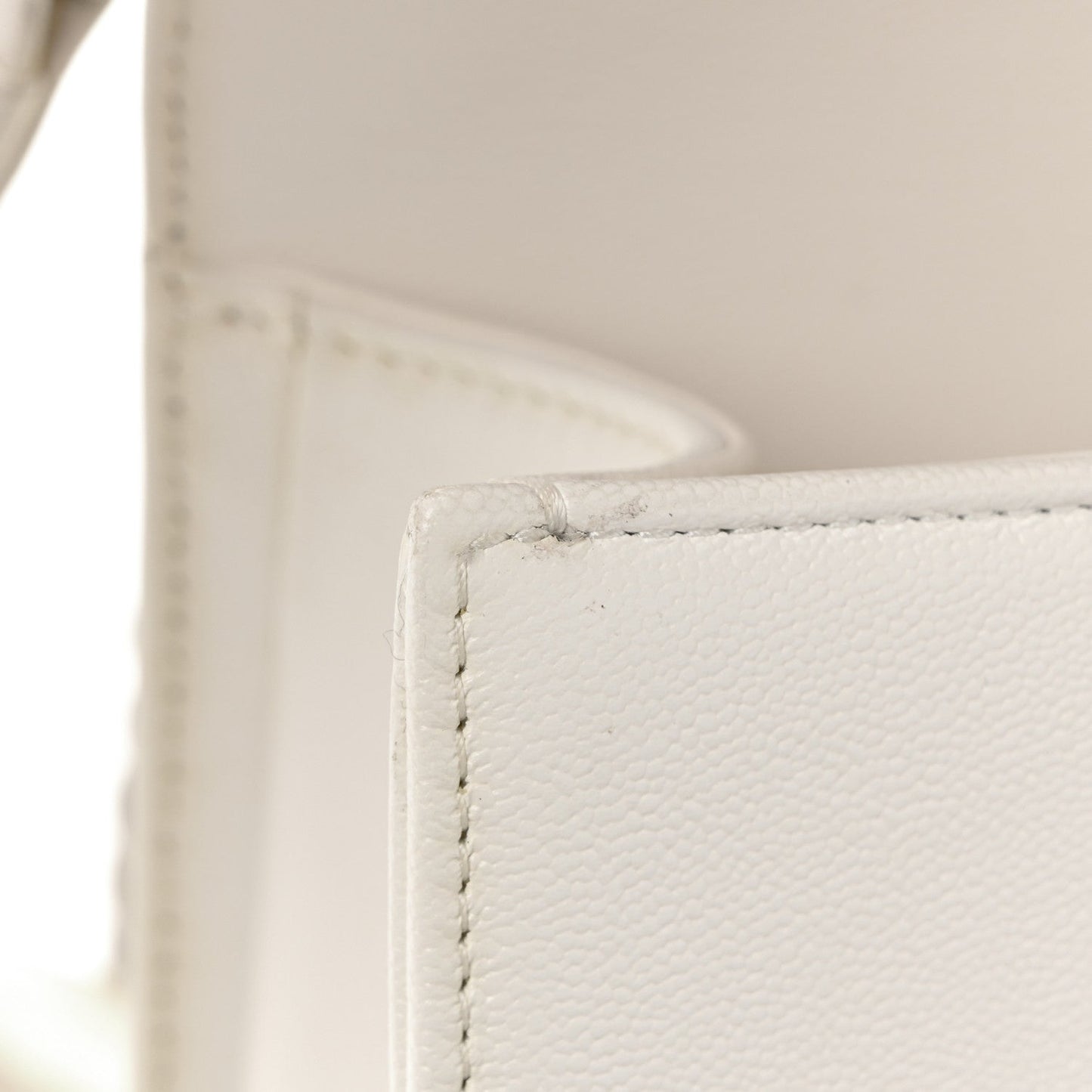 Caviar Quilted Medium Boy Flap White