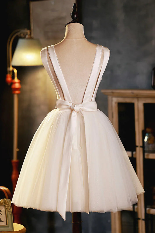 Elegant Homecoming Dress V-Neck Tulle Short Prom Dress Back to School Outfits Party Dress D6093