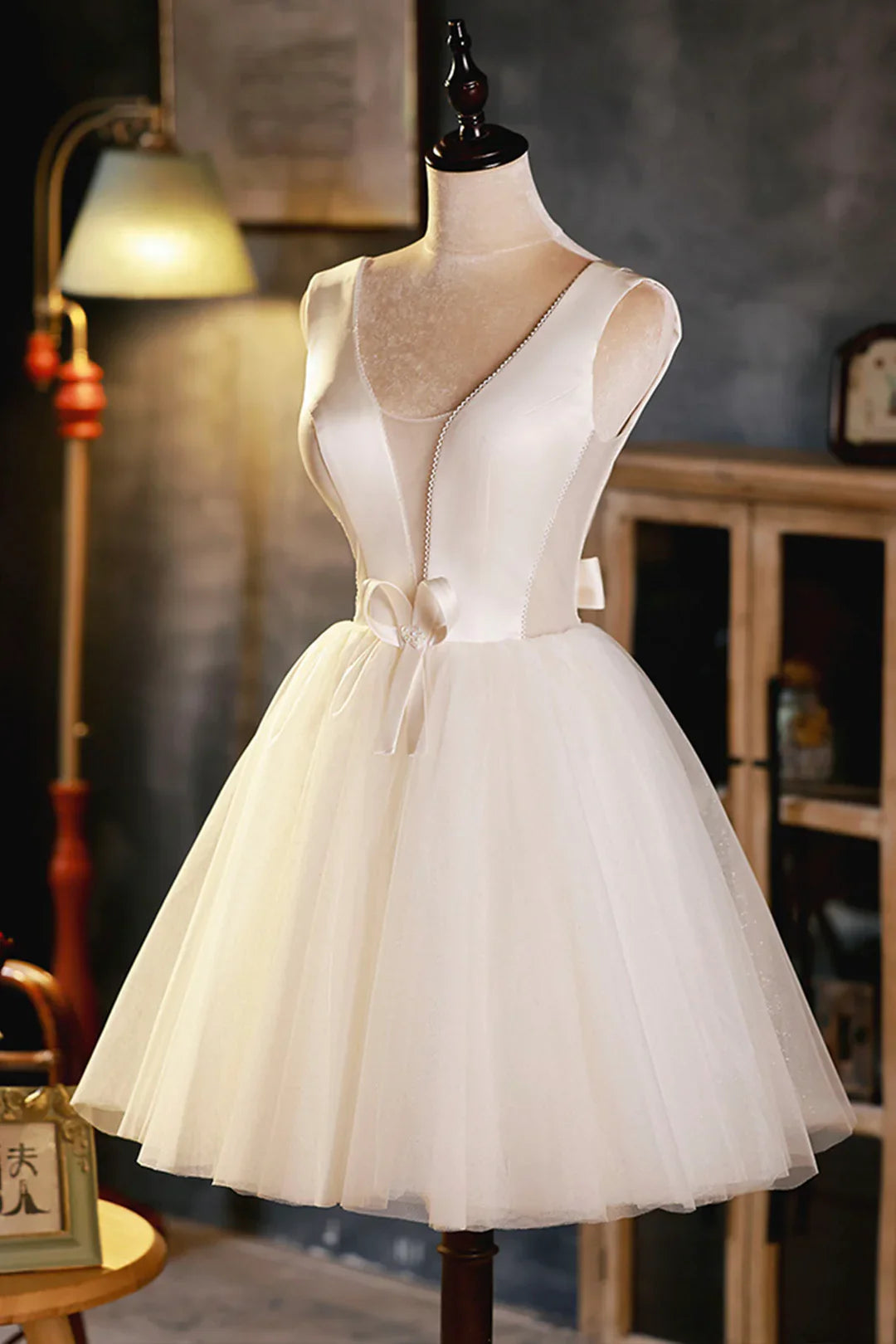 Elegant Homecoming Dress V-Neck Tulle Short Prom Dress Back to School Outfits Party Dress D6093