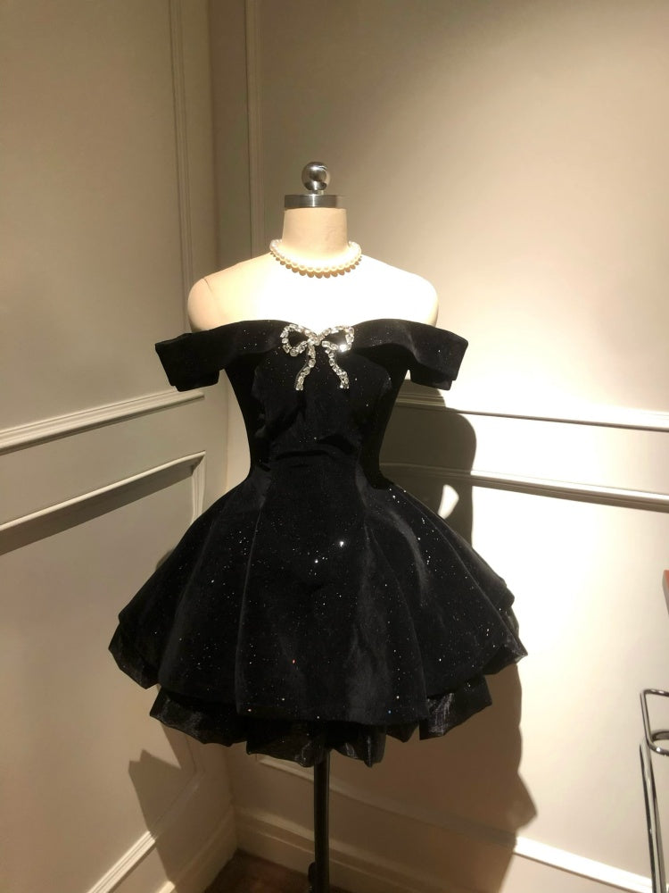 Sexy Ball Gown Off The Shoulder Black Velvet Short Formal 8th Grade Homecoming Dresses Summer Middle School Hoco Dress 6th Grade Graduation Outfits DH2098