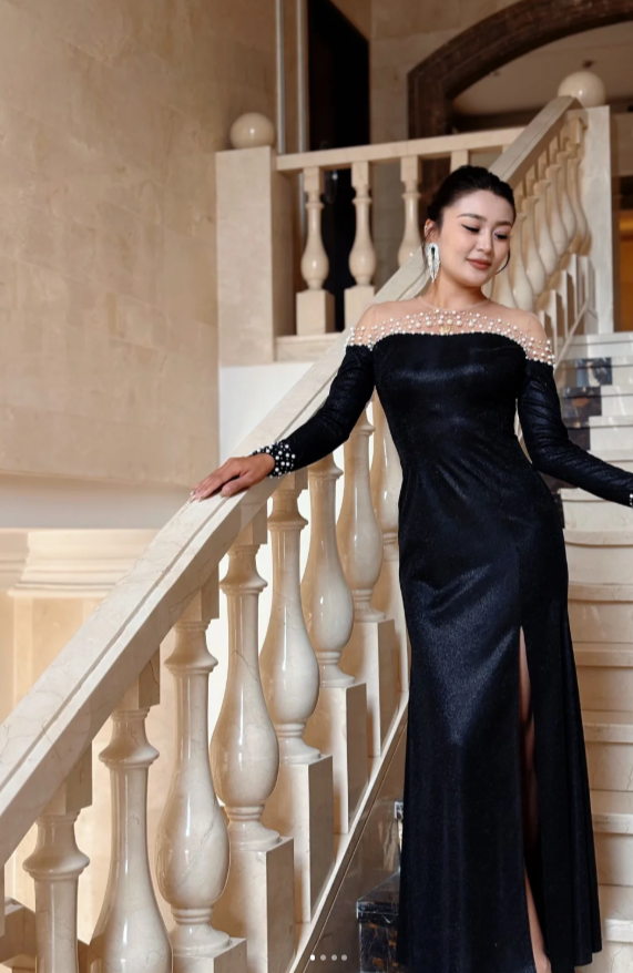 Elegant Off-shoulder Sheath Long Prom Dresses Long Sleeves Velvet Evening Dresses with Slits DP04049