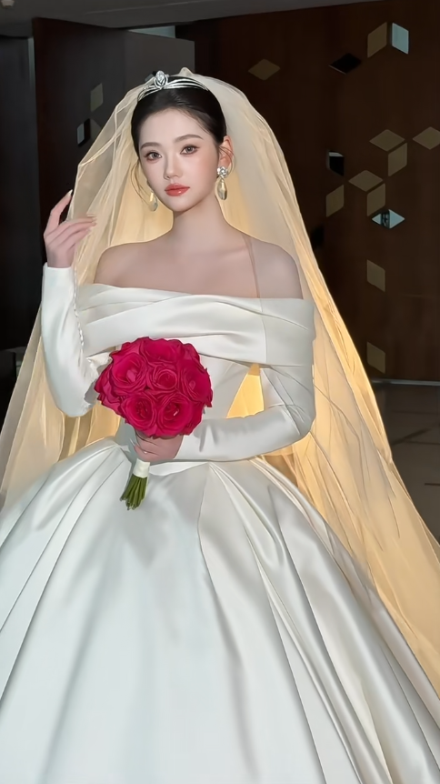Luxury Off-shoulder A-Line Long Wedding Dresses Satin Light Champagne Bridal Gowns Long Sleeves Bridal Dresses DP04188