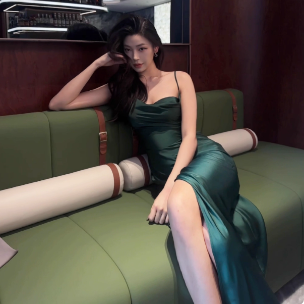 Simple Spaghetti Straps Sheath Long Prom Dresses Sleeveless Evening Dresses with Slit Satin Green Wedding Guest Dresses DP04253