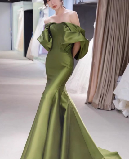 Chic Off-shoulder Mermaid Long Prom Dresses Satin Green Evening Dresses Sleeveless Party Dresses DP04275
