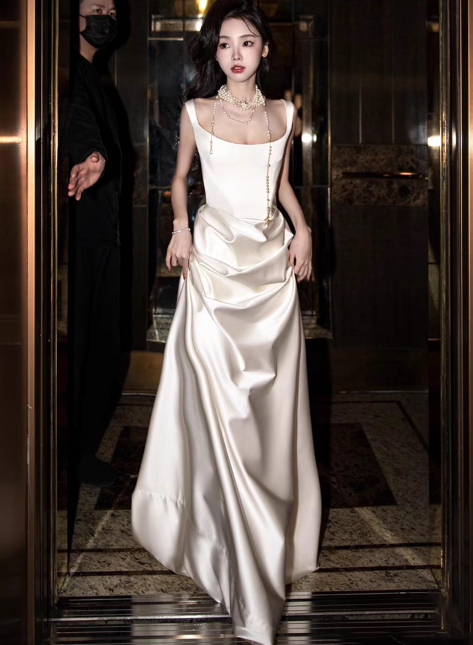 Modest Sheath Square Neck Long Evening Gowns White Satin Special Formal Dresses Prom Dresses DP2775