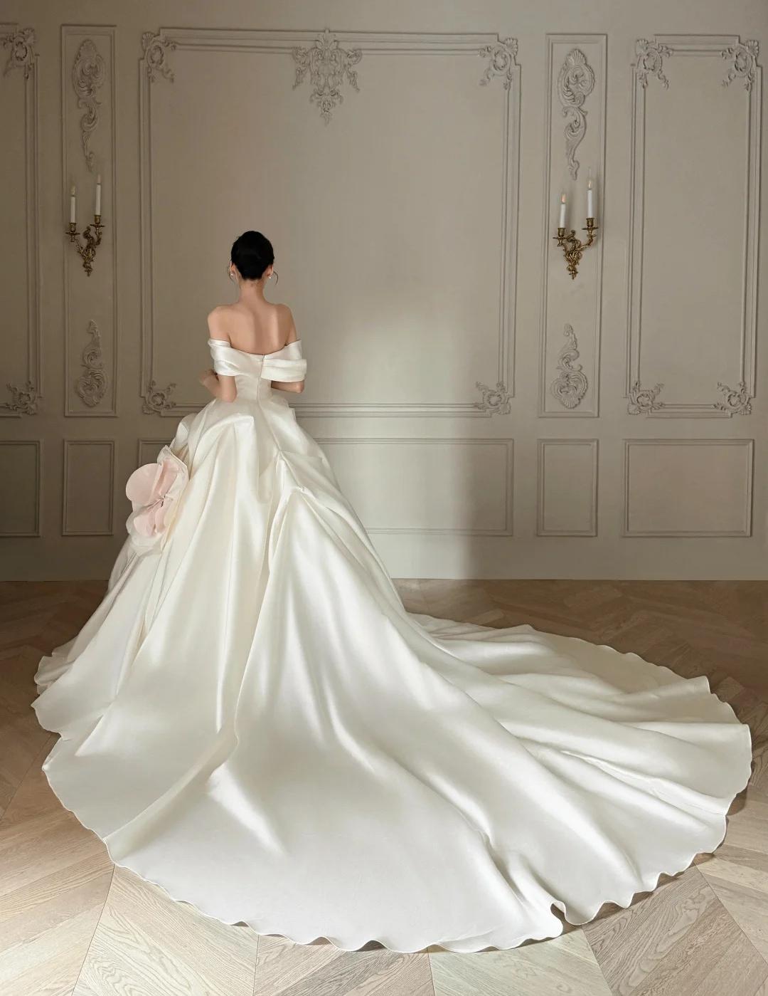 Modest Off-shoulder Luxury Wedding Dresses White Ball Gown Satin Train Bridal Gowns DP2986