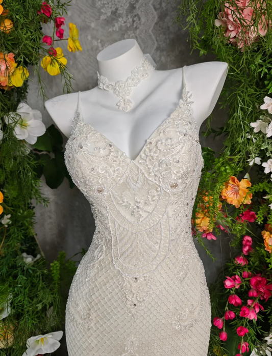 Vintage V-neck Mermaid Long Wedding Dresses Lace Applique White Bridal Dresses Sleeveless Bridal Gowns DP3700