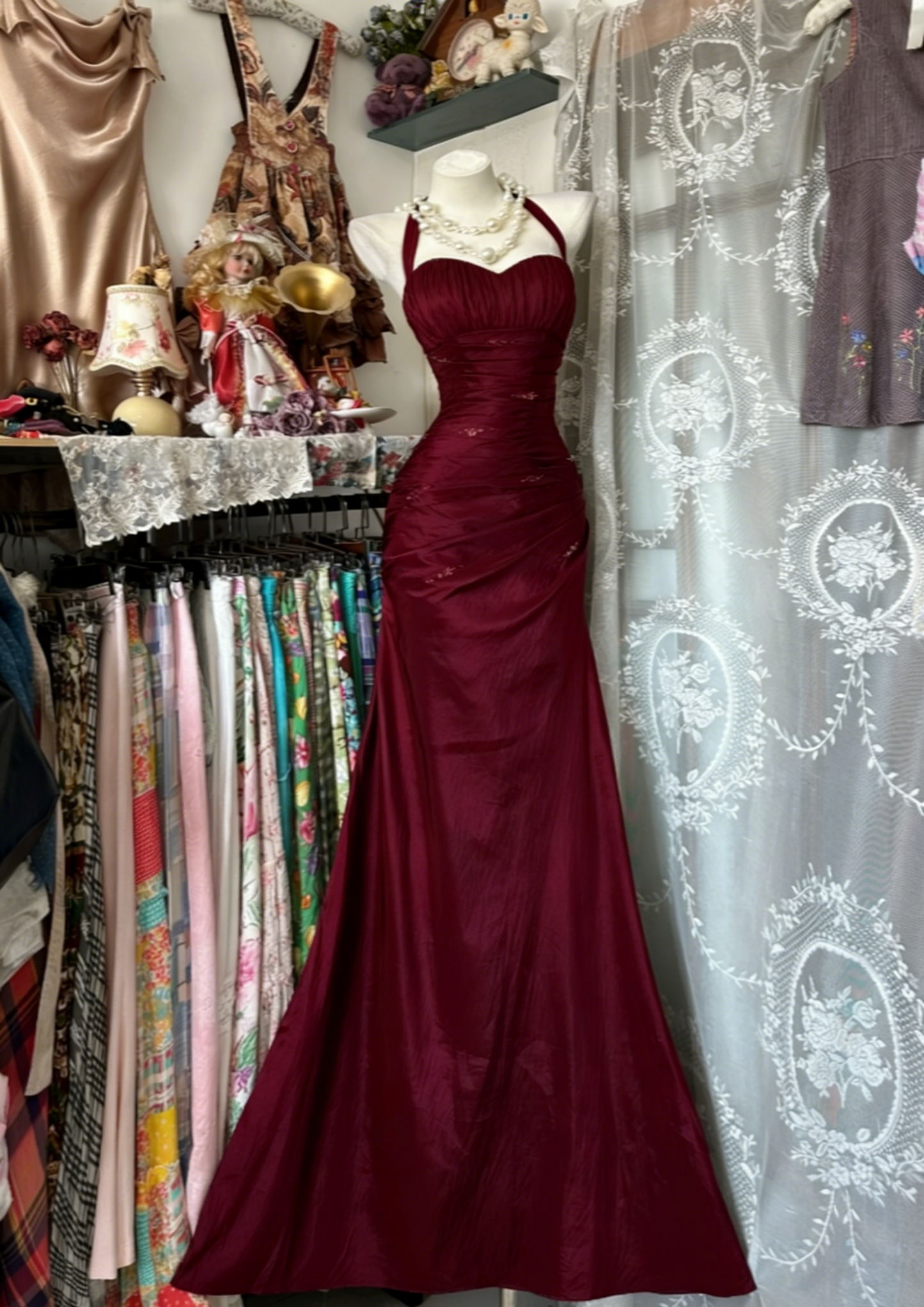 Elegant Sheath Evening Dresses Halter Burgundy Long Prom Dresses Beaded Satin Sleeveless Brithday Dresses DP04579