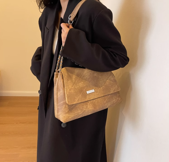 Commuter bag women's large capacity autumn and winter new fashion niche chain shoulder messenger bag ED0100