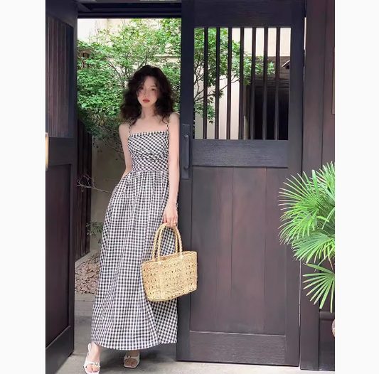 and white plaid suspender dress with slim waist and French retro temperament medium-length skirt HZ1024