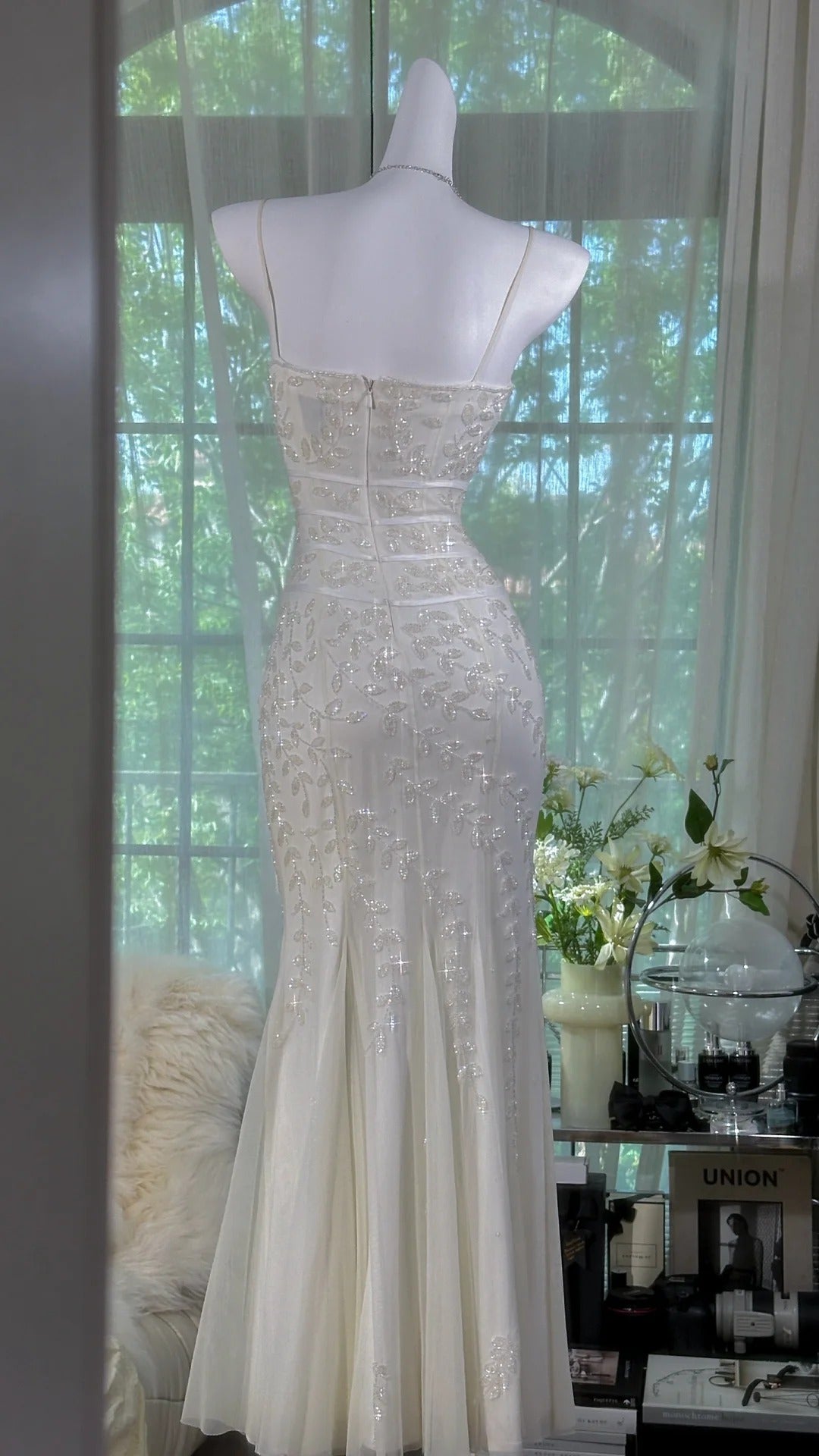 Gothic White Mermaid Chiffon Spaghetti Straps Party Dresses Elegant Shiny Beaded Evening Dresses HZ1024