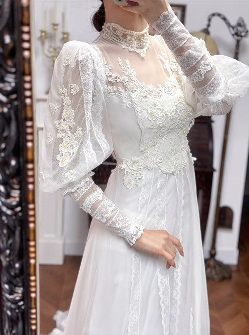 A-Line White Turtleneck Lace Beading Tulle Long Sleeve Vintage Wedding Dress HZ1024