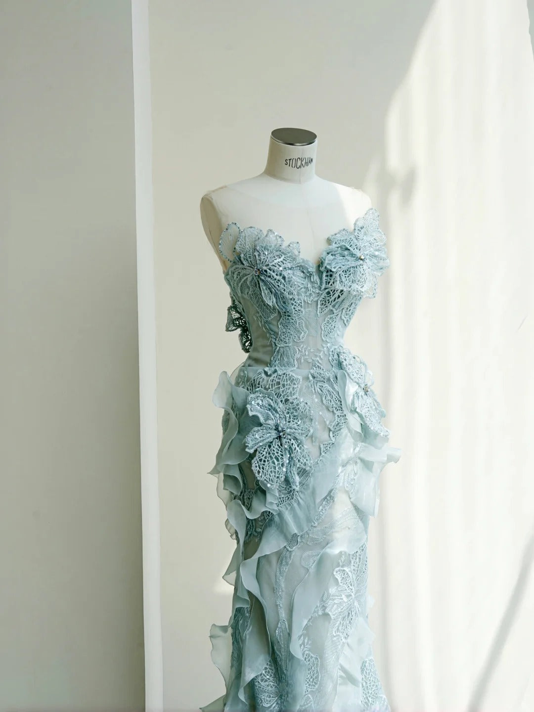Neck Mermaid Tulle Sequins Elegant Long Prom Dresses Exquisite Embroidery Applique Train Wedding Dress HZ1024