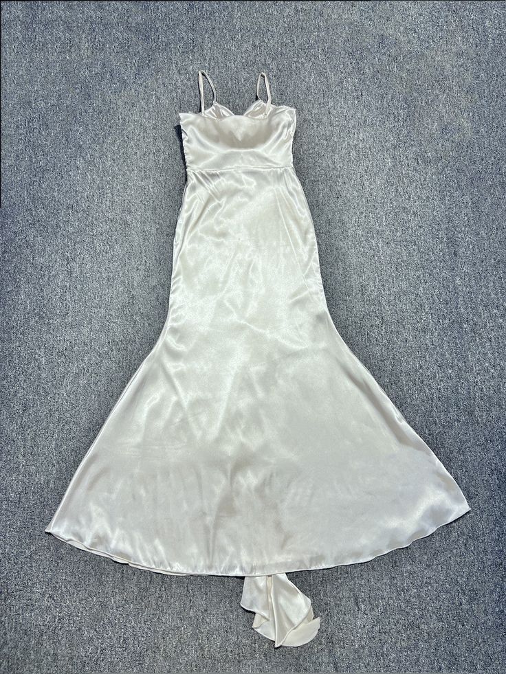 Elegant Off-White Mermaid Party Dress Spaghetti Straps Satin Prom Dresses ED02430