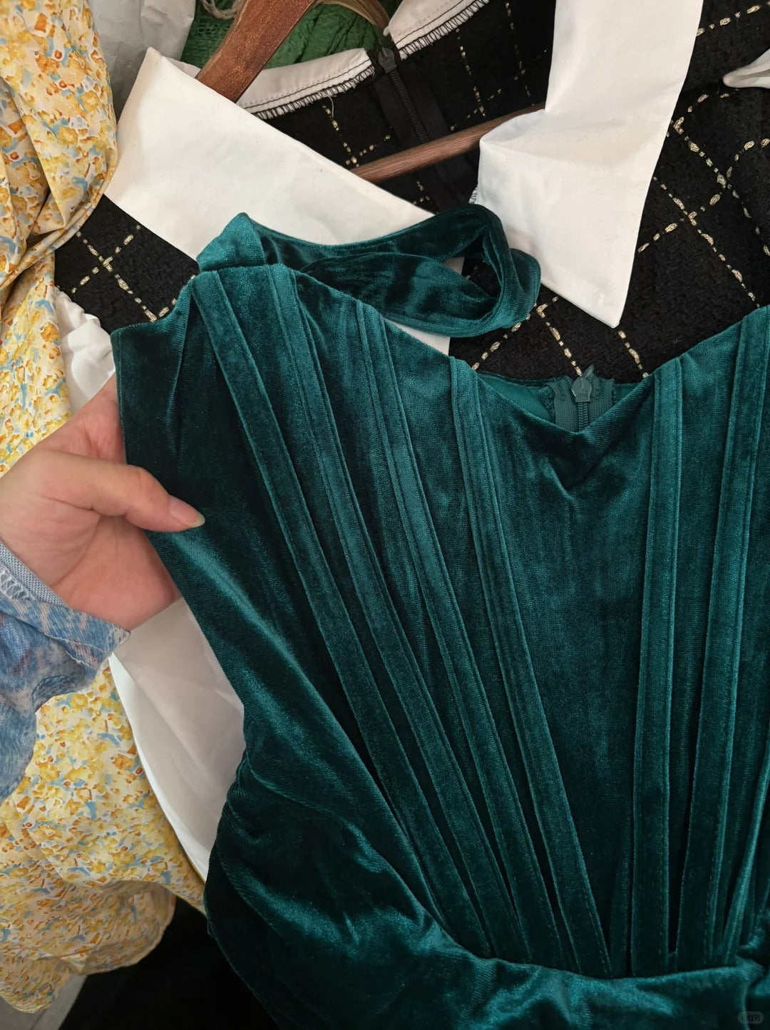 Green Spaghetti Straps Bodycon Velvet Short Prom Dresses Elegant Homecoming Dress HZ1024