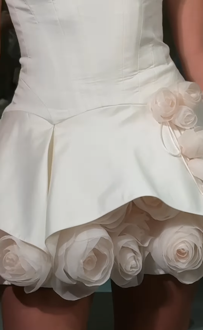 White A-Line Satin Short Prom Dresses, Strapless 3D Applique Homecoming Dress HZ1024