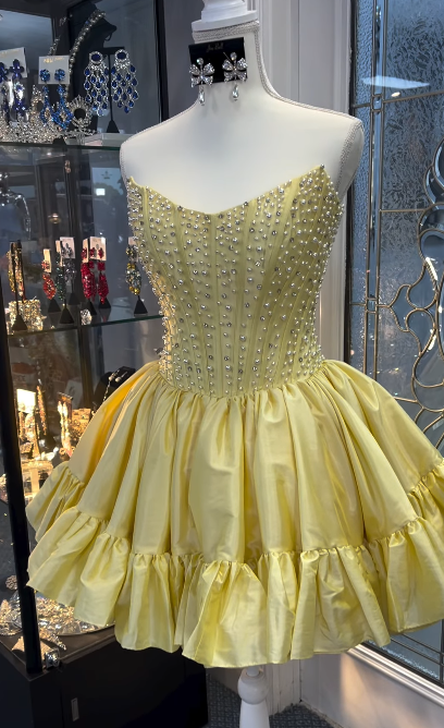 Sparkly Yellow Strapless A-Line Short Homecoming Dress Beaded Satin Sweet Birthday Outfit ED03558