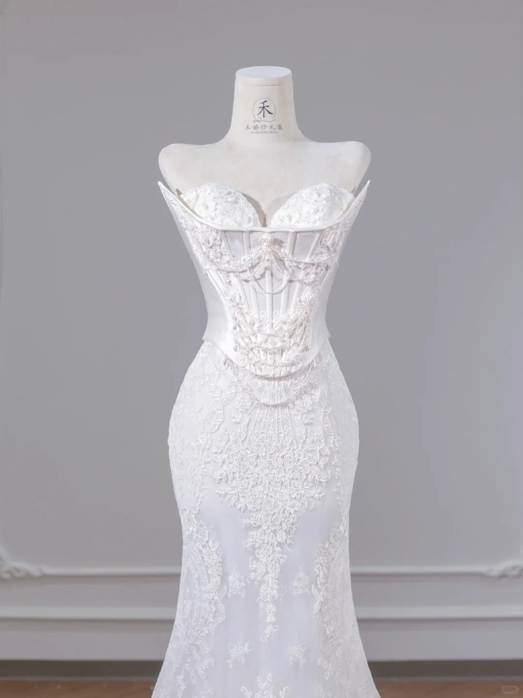 Sweetheart Ivory Bridal Dress Lace Appliqu¨¦ Mermaid Wedding Dress Beaded Bridal Dress HZ1024