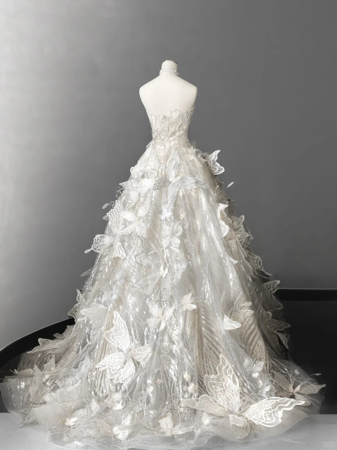 Elegant White A-Line Bridal Gown Strapless Beaded Sequin Wedding Dress Modest 3D Butterfly Bridal Dress ED03707
