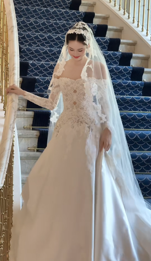 Off-the-shoulder Ball Gown White Long Wedding Dresses Long Sleeve Bridal Gowns Applique Satin Bridal Dresses HZ1024