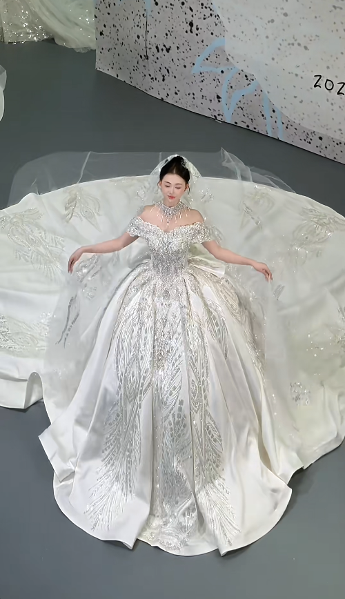 Timeless Off-shoulder Ball Gown Long Wedding Dresses Satin Rhinstones White Bridal Gowns Sleeveless Bridal Dresses ED05267