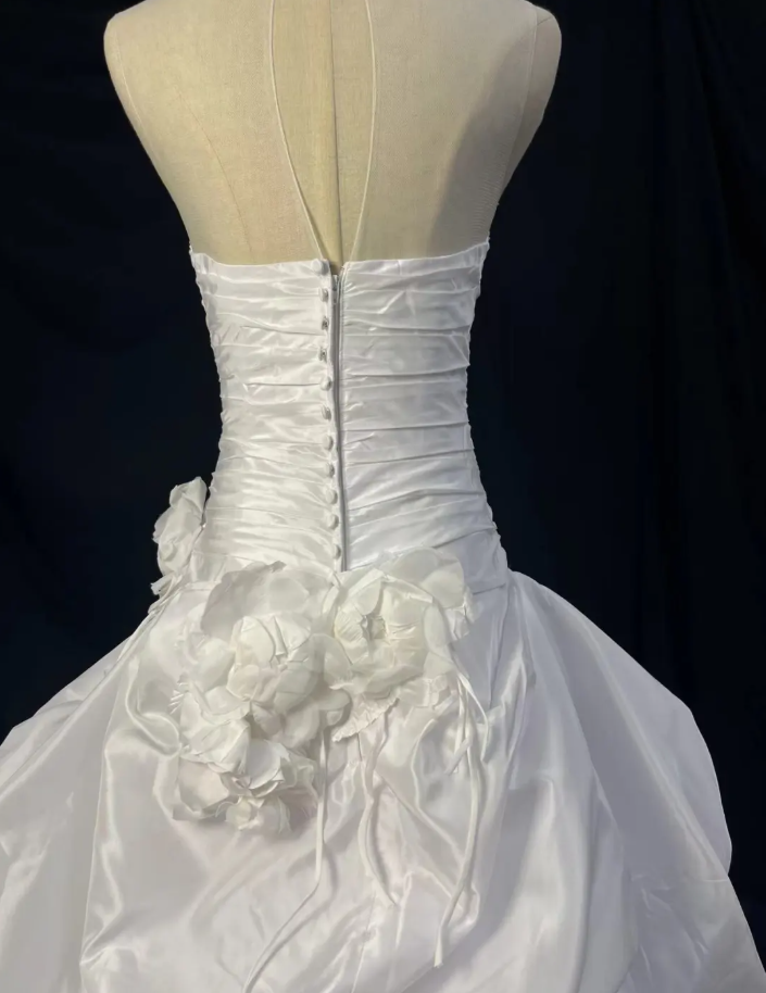 Retro Strapless A-Line Long Weddng Dresses Lace Appliuqes White Bridal Gowns Satin Sleeveless Bridal Dresses ED05566