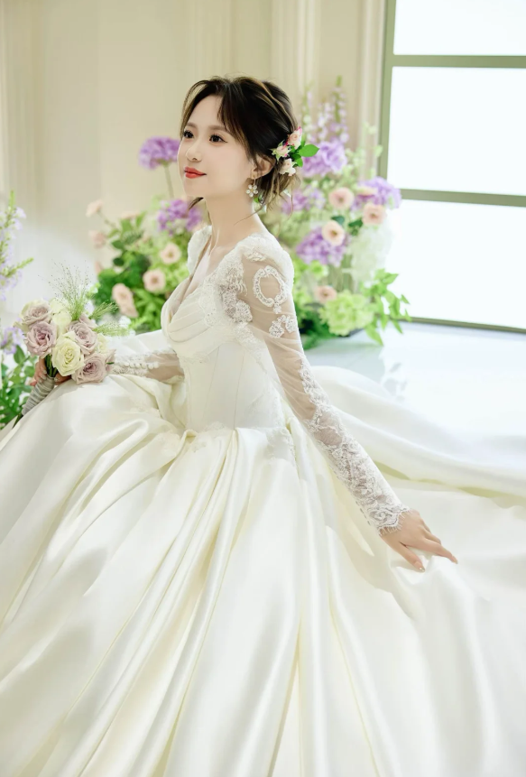 Chic A-Line Long Wedding Dresses Satin White Bridal Dresses Beaded Long Sleeves Bridal Gown ED05995