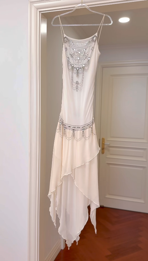 Vintage Apricot Beadings Long Prom Dresses Chiffon Sheath Spaghetti Straps Evening Dresses Sleeveless Party Dresses ED06051