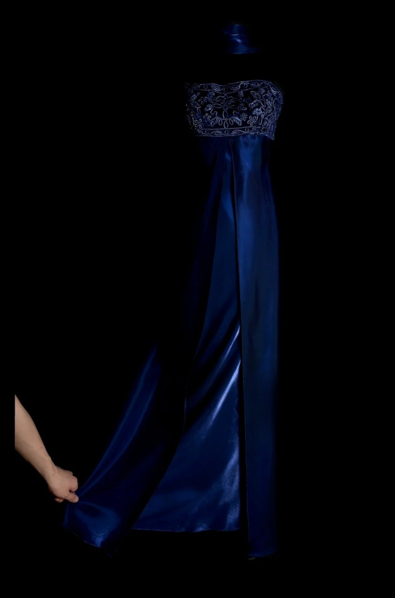 Vintage Navy Blue Long Prom Dresses Spaghetti Straps Sheath Evening Dress Satin Beaded Formal Dress ED06526