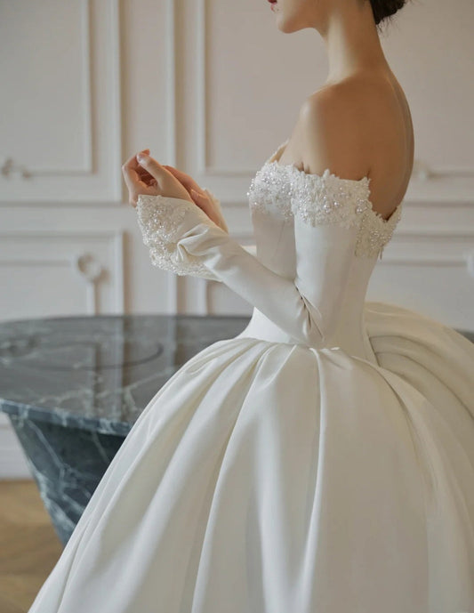 Timeless Off-the-shoulder Ball Gown White Luxury Wedding Dress Elegant Satin Long Sleeve Bridal Dress EW024