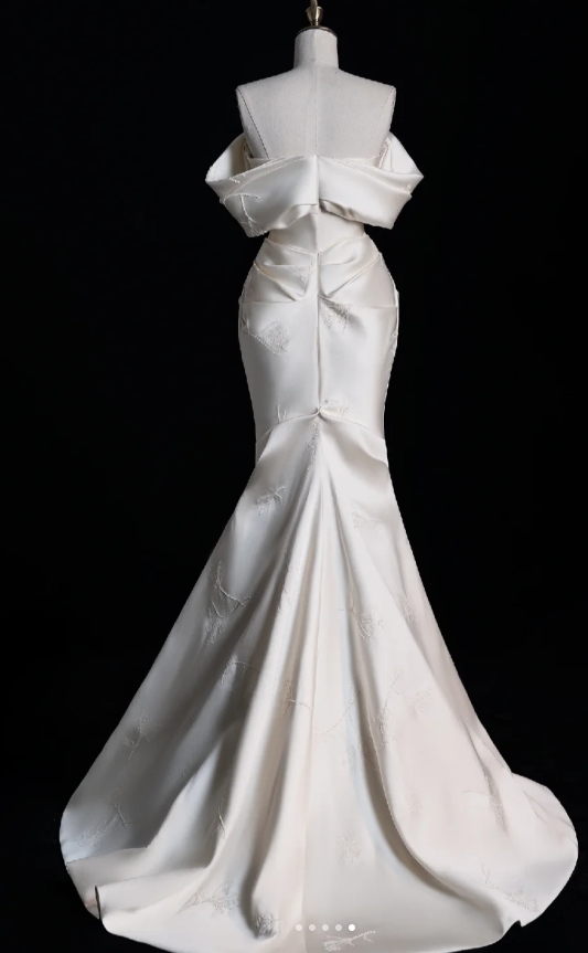 Off-the-shoulder Mermaid Luxury Wedding Dresses , Satin Elegant Bridal Gowns EW040