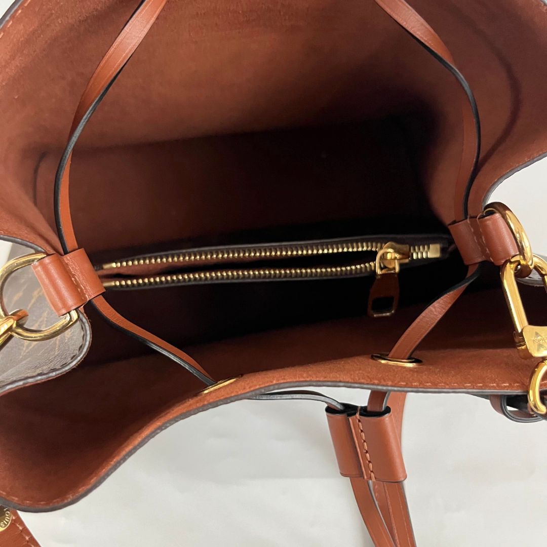 Louis Vuitton's Noé Noé MM caramel bucket bag