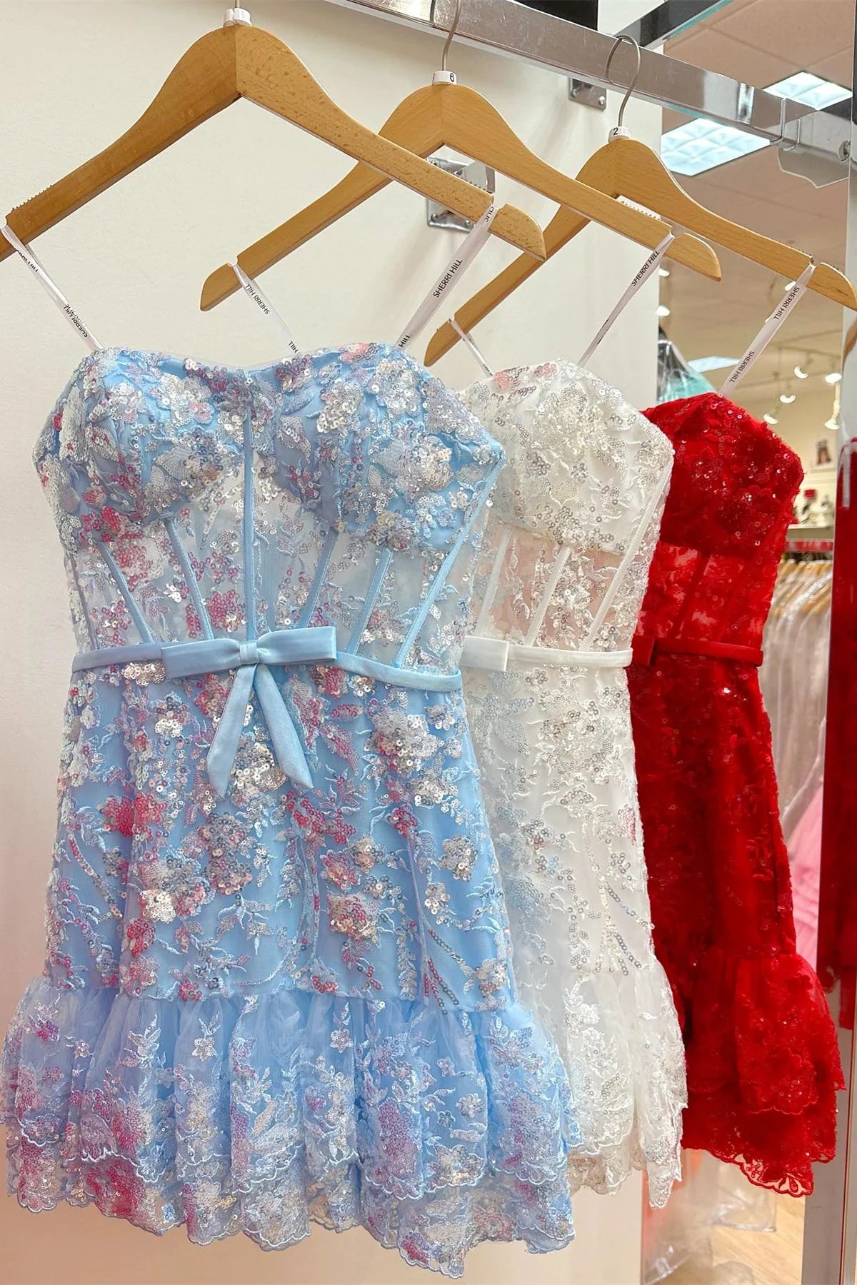 Red Strapless Tulle Sequin-Embroidery Multi-Layers Homecoming Dress fg3636