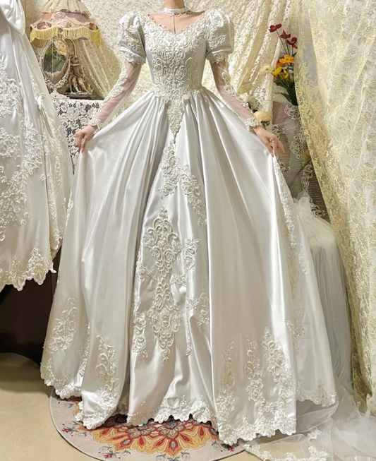 Gorgeous V Neck Satin Lace Appliques Beaded White Formal Ball Gown Long Wedding Dress Bridal Gowns D2044