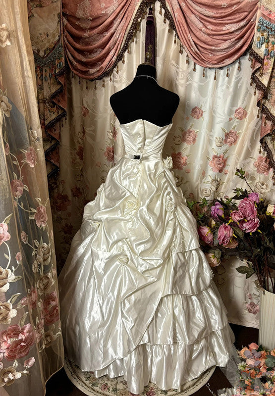 Simple Ball Gown Strapless Sleeveless Pleats White Satin Wedding Dress SD1365