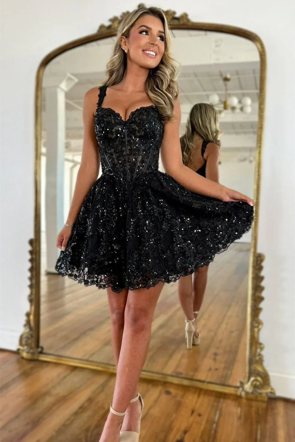 Sparkly Lace A-Line Sweetheart Sleeveless Homecoming Dress