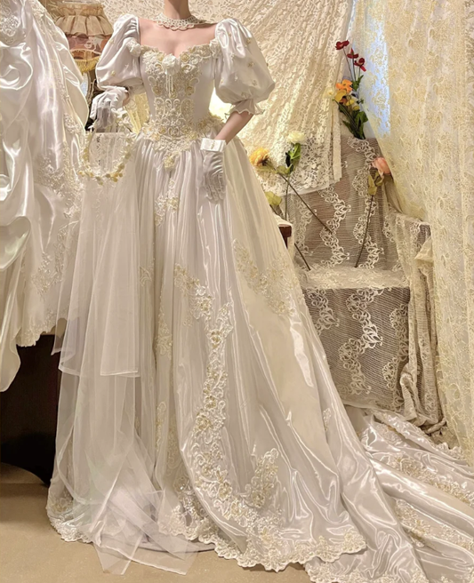 Vintage Ball Gown Puff Beaded Appliques White Satin Prom Dresses 18th Birthday Dresses SH4644