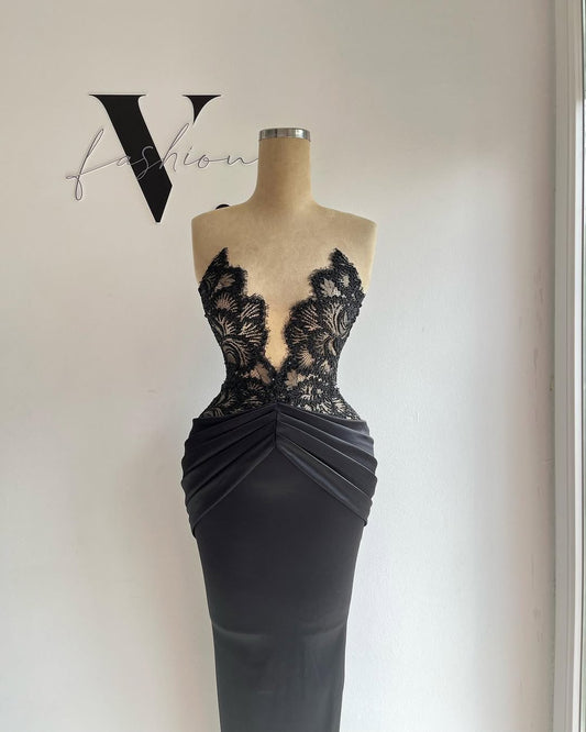 Black Sleeveless Strapsless Deep V-Neck Mermaid Beads Prom Dress