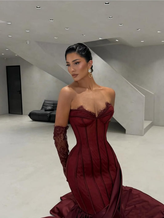 Elegant Sleeveless V-Neck Strapless Lace Mermaid Prom Dress With Gloves