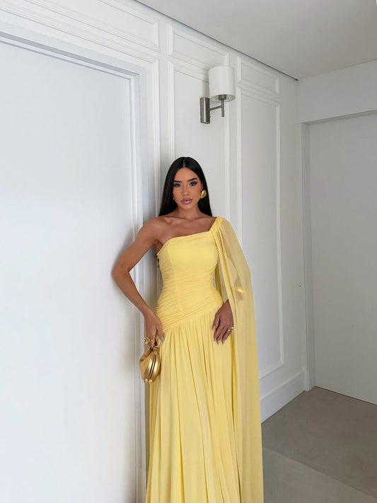 Stunning Yellow Sleeveless Tulle One-Shoulder Evening Dress