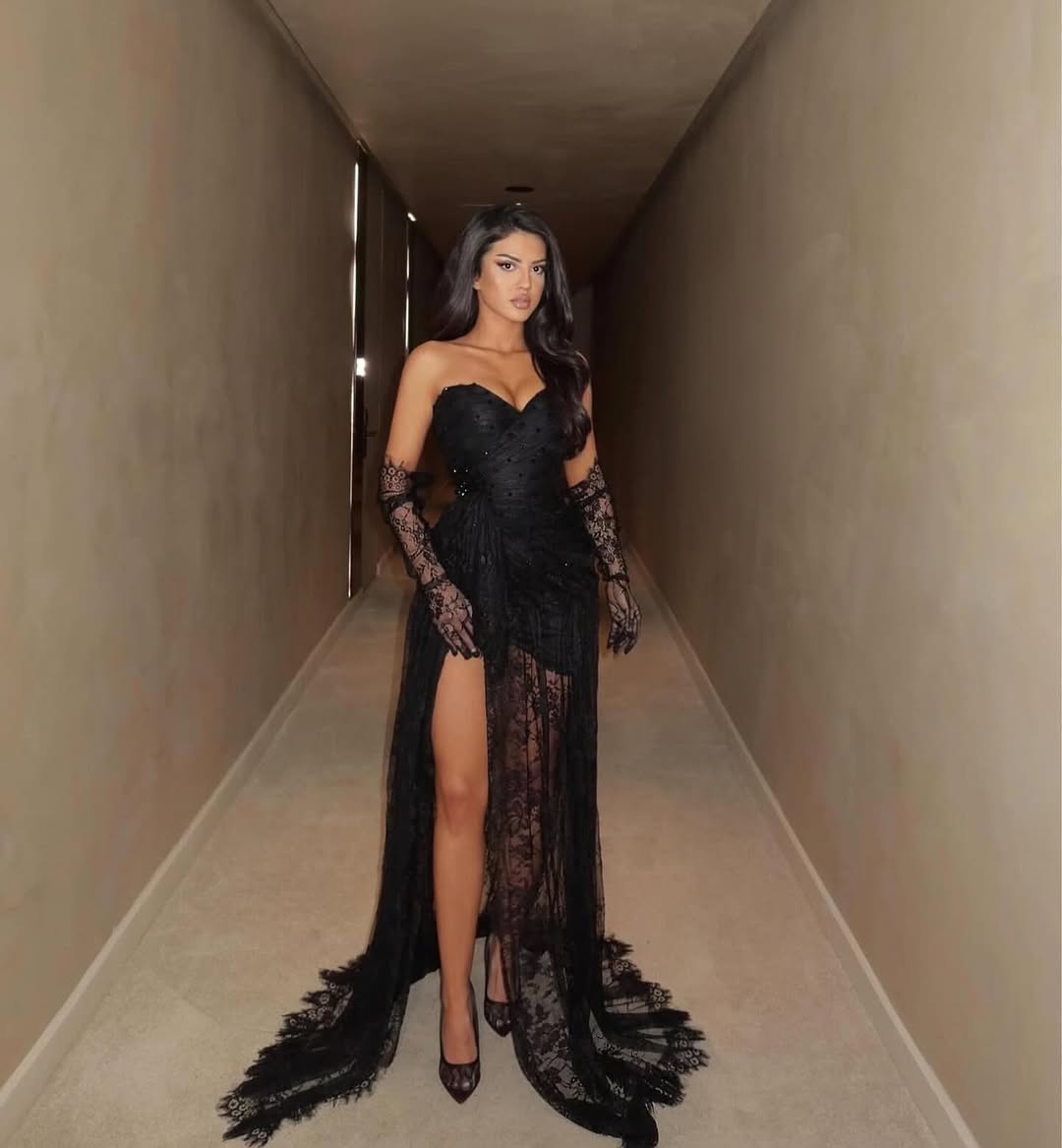 Black Sleeveless Sweetheart Strapless Lace Prom Dress With Gloves