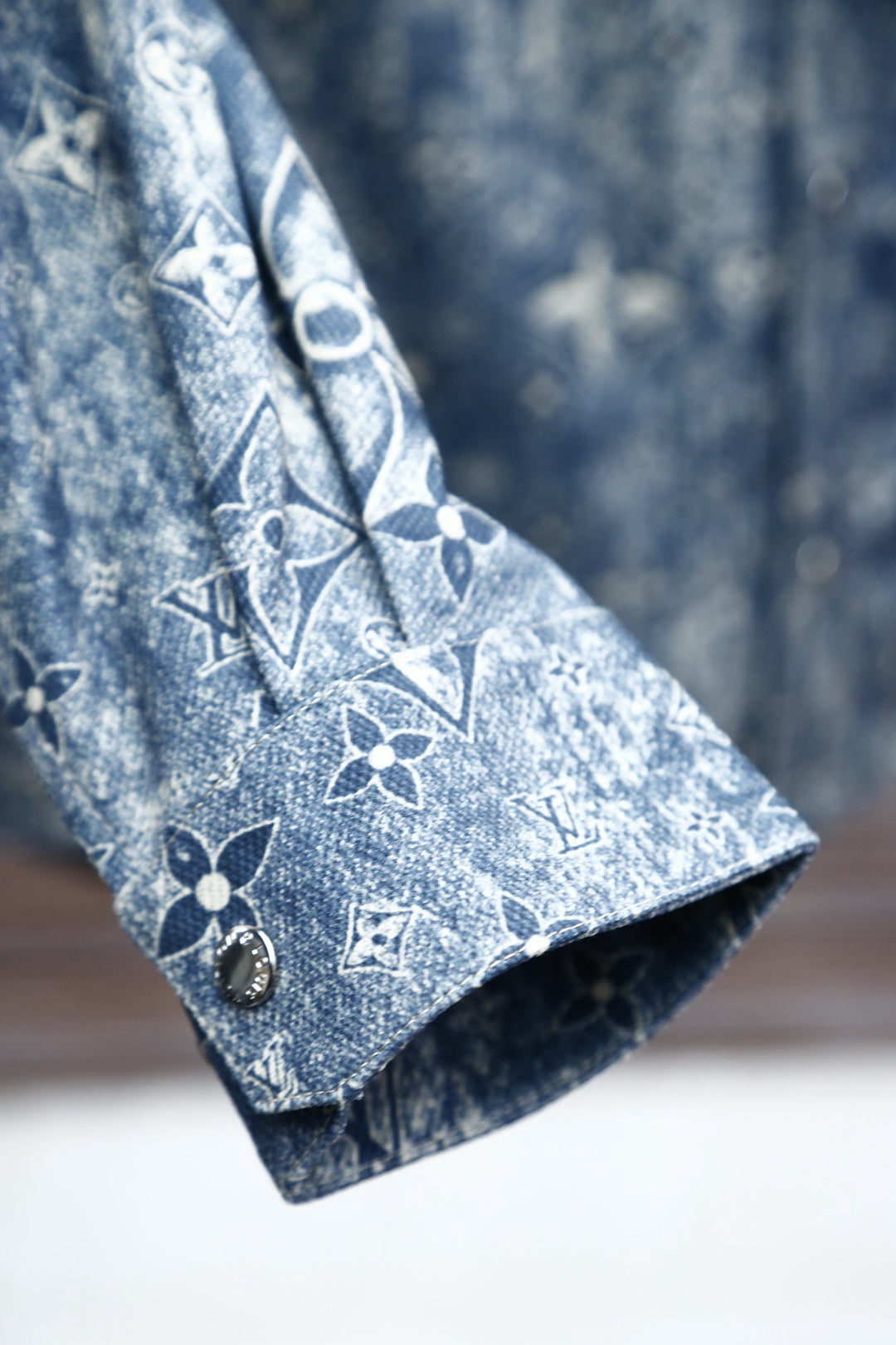 LV HOODED JACKET IN BLUE MONOGRAM WASHED DENIM 238944